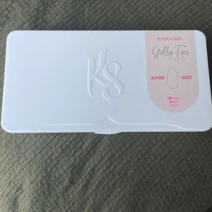 Kiara Sky Short Almond Gelly Tips